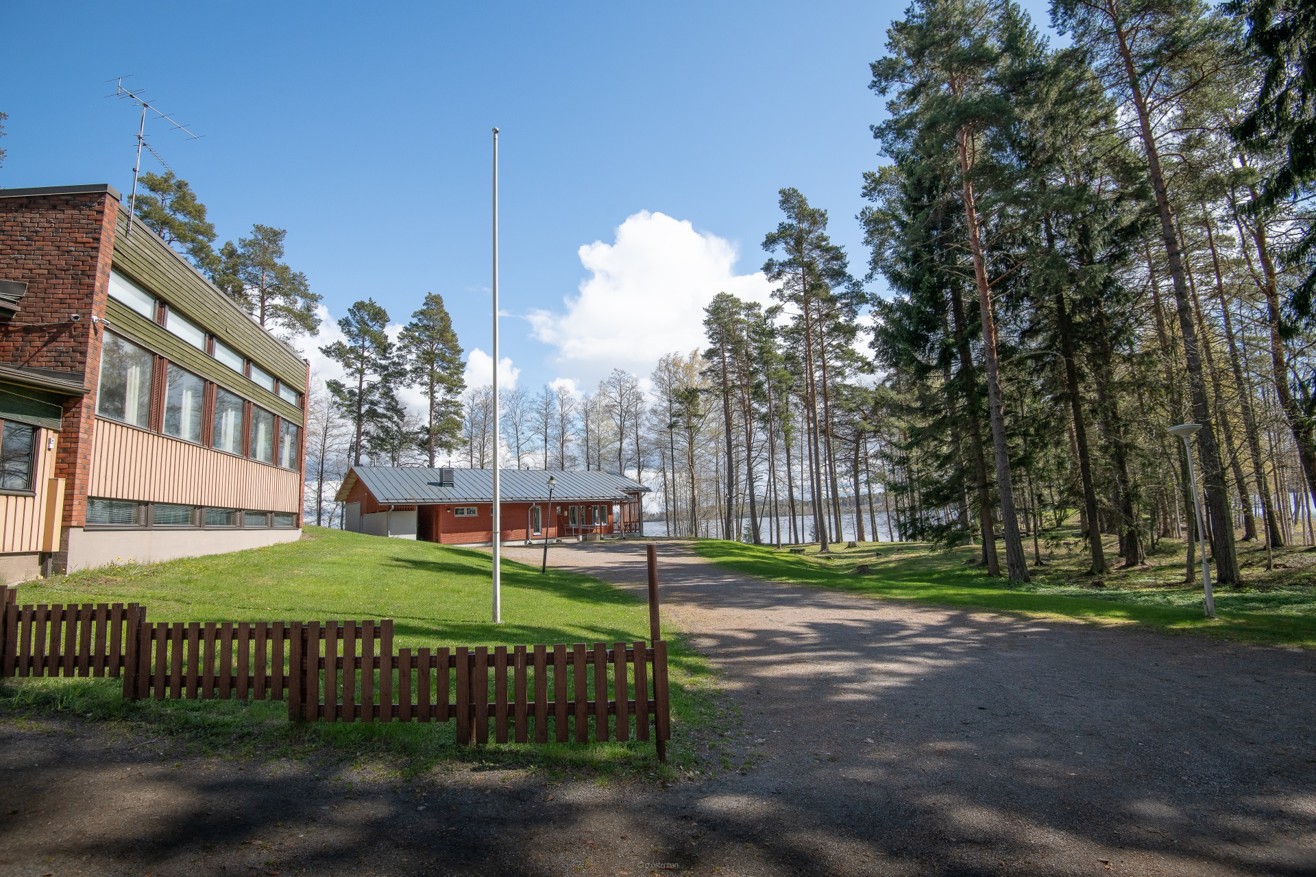 Lammin seurakunnan Kaunisniemen leirikeskus ulkoa