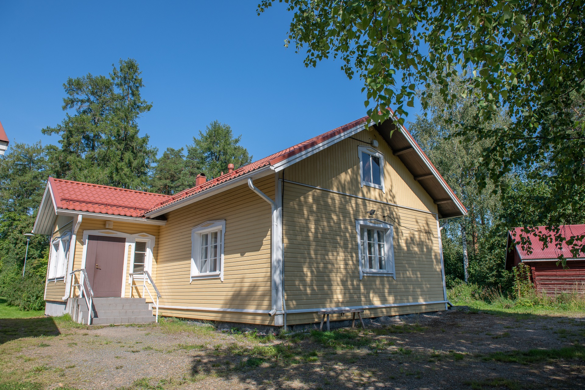 Lammin seurakunnan Tuuloksen pihatupa ulkoa