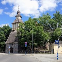 Ulkokuva Lammin kirkosta kesäaikaan.
